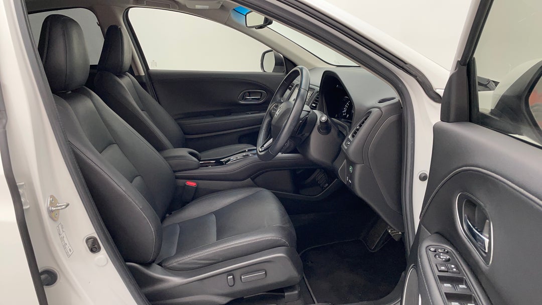 2020 Honda HR-V Vti-lx, Automatic, 28053 km, Right Side Front Door Cabin View