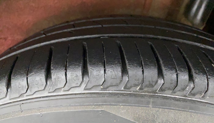 2017 Maruti IGNIS DELTA 1.2 K12 AMT, Petrol, Automatic, 95,724 km, Left Rear Tyre Tread