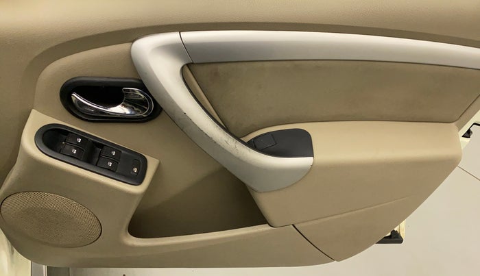 2015 Nissan Terrano XL (P), Petrol, Manual, 45,564 km, Driver Side Door Panels Control