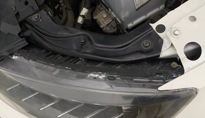 2019 Skoda Rapid STYLE 1.6 MPI, Petrol, Manual, 42,624 km, Left headlight - Clamp has minor damage
