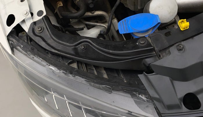 2019 Skoda Rapid STYLE 1.6 MPI, Petrol, Manual, 42,624 km, Right headlight - Clamp has minor damage