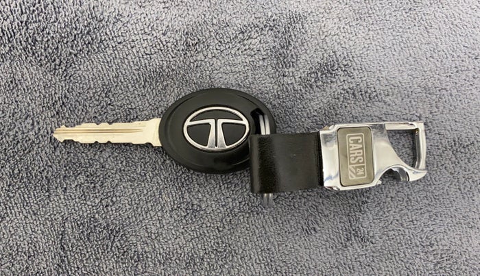 2017 Tata Tiago XE PETROL, Petrol, Manual, 62,442 km, Key Close Up
