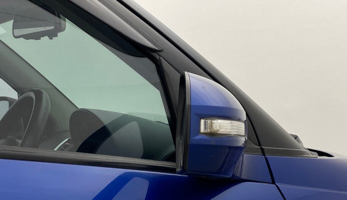2012 Maruti Swift VDI, Diesel, Manual, 75,924 km, Right rear-view mirror - Indicator light has minor damage