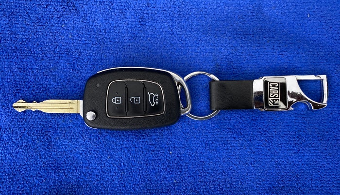 2021 Hyundai VENUE S 1.2, Petrol, Manual, 20,186 km, Key Close Up