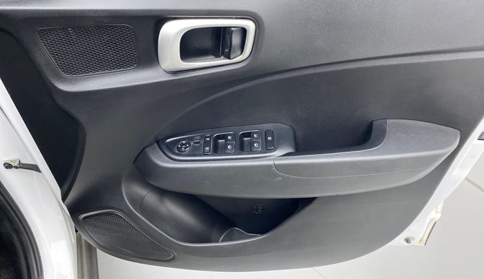 2021 Hyundai VENUE S 1.2, Petrol, Manual, 20,186 km, Driver Side Door Panels Control