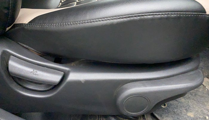 2018 Hyundai Xcent SX 1.2, Petrol, Manual, 33,099 km, Driver Side Adjustment Panel