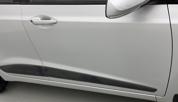 2018 Hyundai Xcent SX 1.2, Petrol, Manual, 33,099 km, Driver-side door - Minor scratches