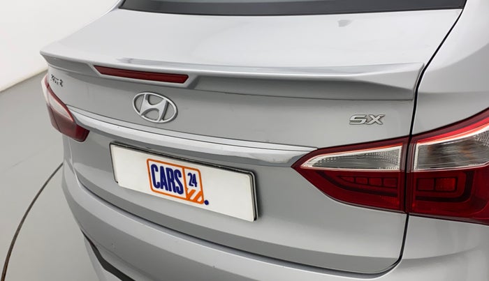 2018 Hyundai Xcent SX 1.2, Petrol, Manual, 33,099 km, Dicky (Boot door) - Minor scratches