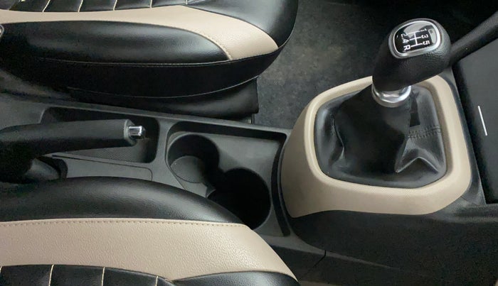 2018 Hyundai Xcent SX 1.2, Petrol, Manual, 33,099 km, Gear Lever