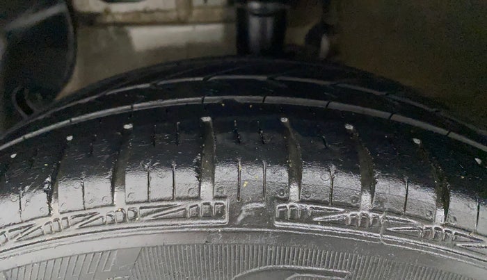 2018 Hyundai Xcent SX 1.2, Petrol, Manual, 33,099 km, Left Front Tyre Tread