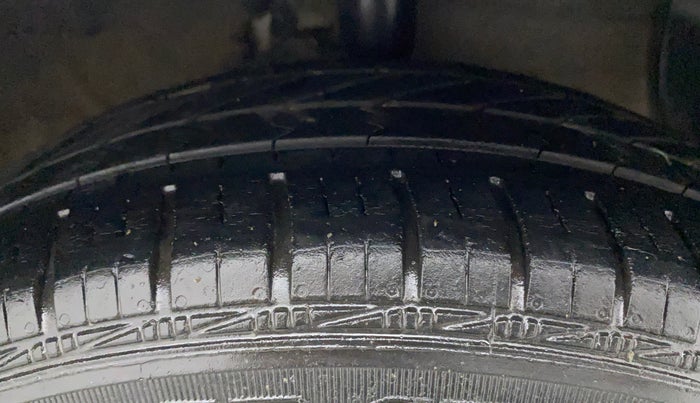 2018 Hyundai Xcent SX 1.2, Petrol, Manual, 33,099 km, Right Front Tyre Tread