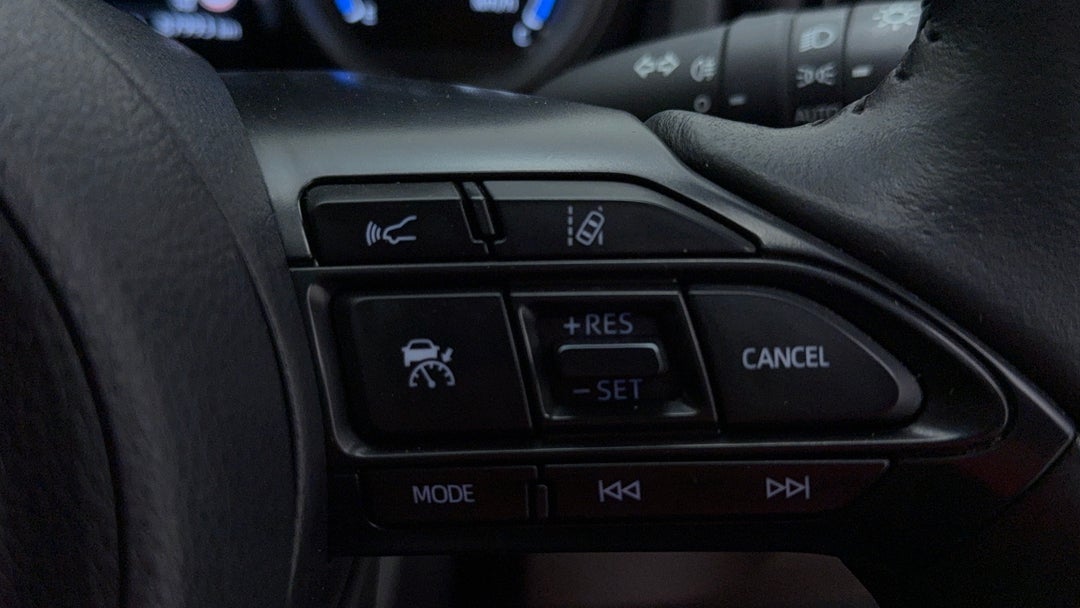 2022 Toyota Yaris Cross Urban Hybrid (two-tone), Automatic, 87993 km, Cruise Control