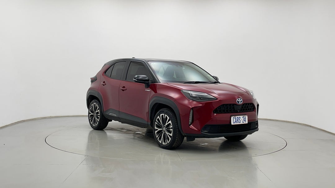 2022 Toyota Yaris Cross Urban Hybrid (two-tone), Automatic, 87993 km, Right Front Diagonal (45- Degree) View
