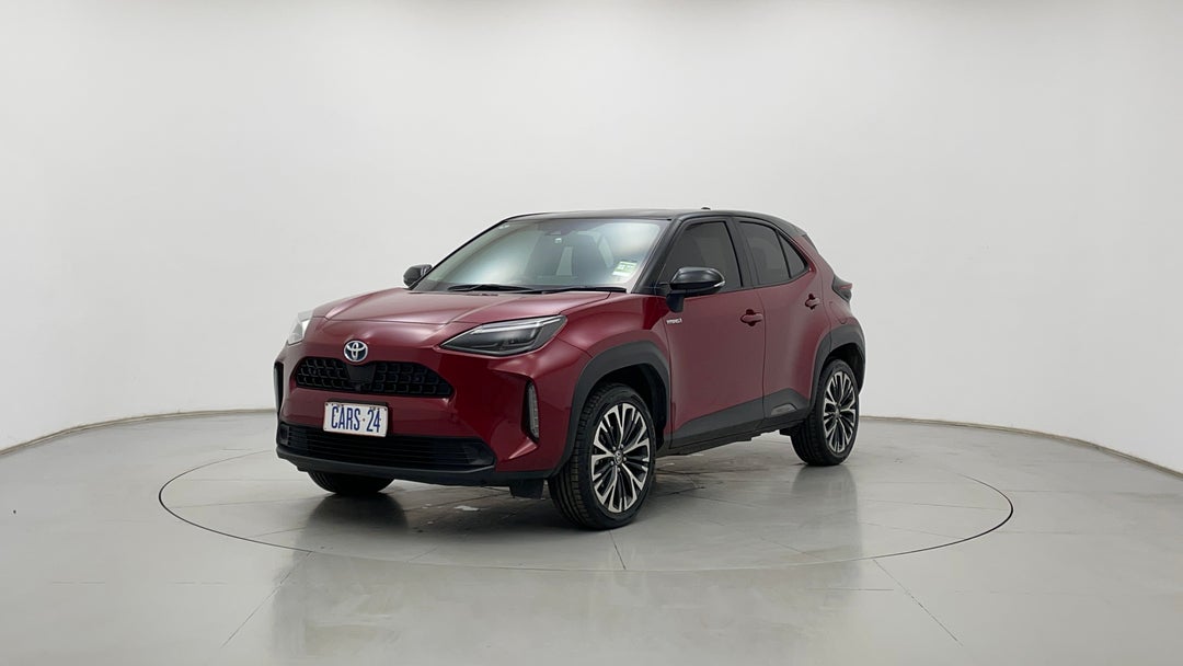 2022 Toyota Yaris Cross Urban Hybrid (two-tone), Automatic, 87993 km, Left Front Diagonal (45- Degree) View