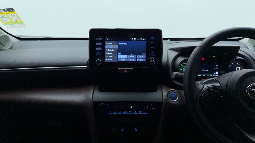 2022 Toyota Yaris Cross Urban Hybrid (two-tone), Automatic, 87993 km, Center Console