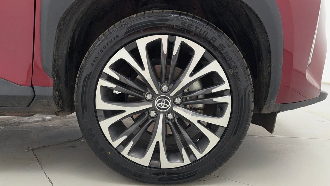 2022 Toyota Yaris Cross Urban Hybrid (two-tone), Automatic, 87993 km, Right Front Wheel