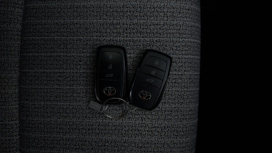 2022 Toyota Yaris Cross Urban Hybrid (two-tone), Automatic, 87993 km, Key Close-up