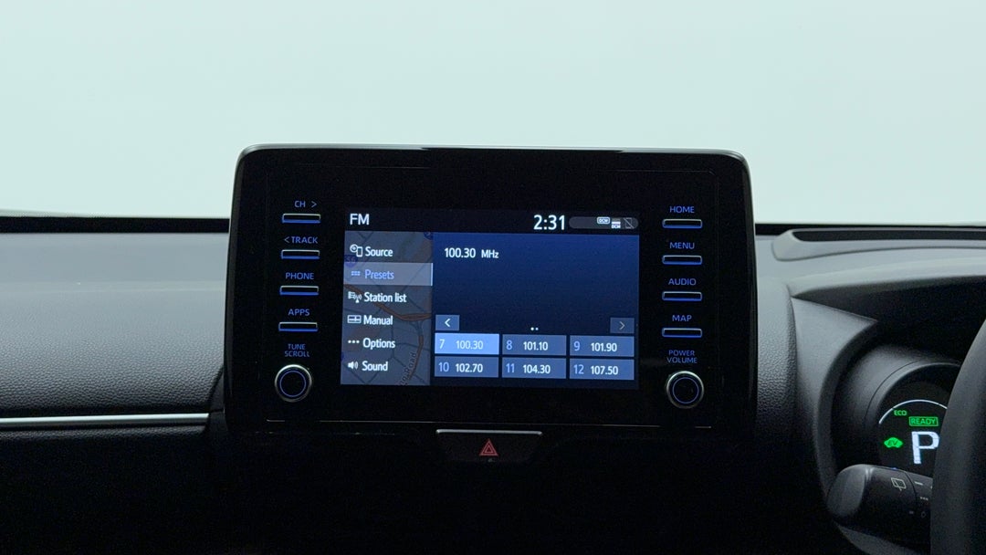 2022 Toyota Yaris Cross Urban Hybrid (two-tone), Automatic, 87993 km, Infotainment System