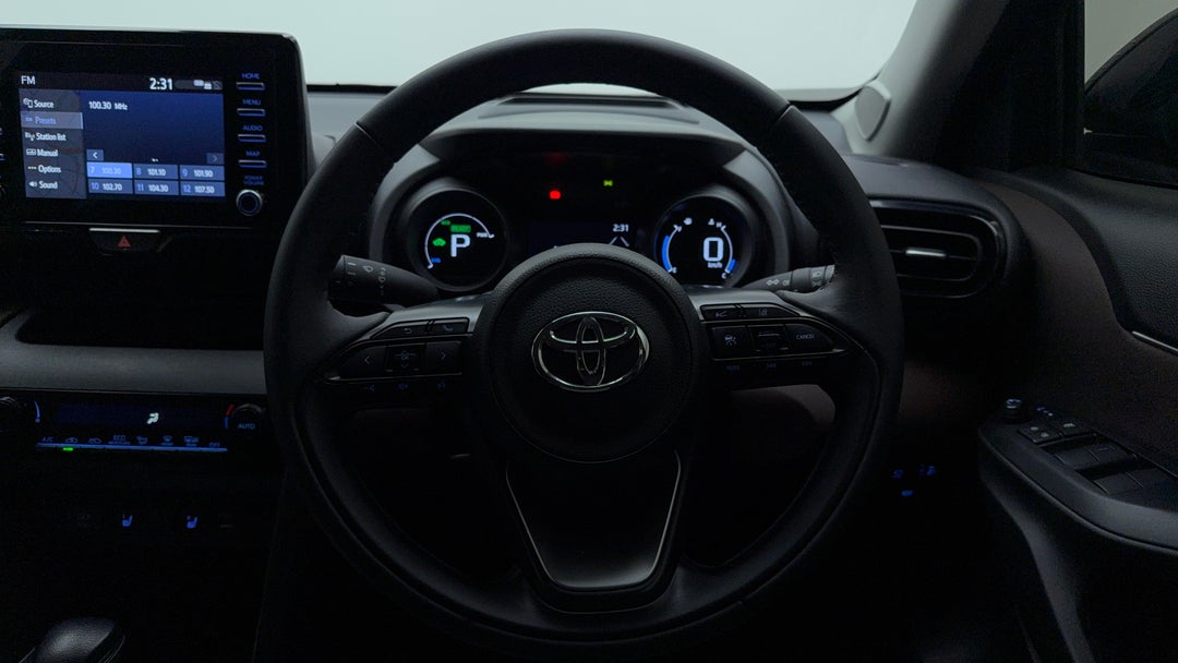 2022 Toyota Yaris Cross Urban Hybrid (two-tone), Automatic, 87993 km, Steering Wheel Close-up