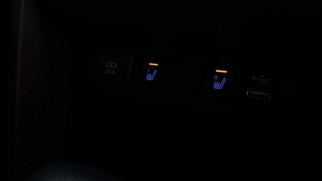 2022 Toyota Yaris Cross Urban Hybrid (two-tone), Automatic, 87993 km, Ventilated Seats