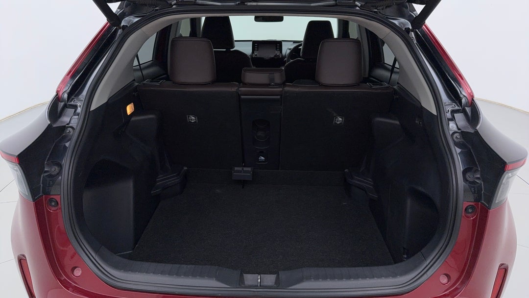 2022 Toyota Yaris Cross Urban Hybrid (two-tone), Automatic, 87993 km, Boot Inside View