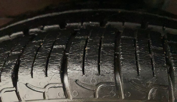 2018 Hyundai NEW SANTRO SPORTZ CNG, CNG, Manual, 28,634 km, Left Rear Tyre Tread