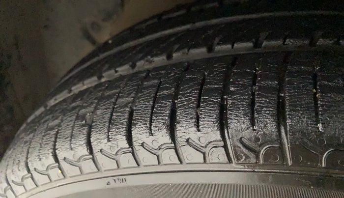 2018 Hyundai NEW SANTRO SPORTZ CNG, CNG, Manual, 28,634 km, Left front tyre - Minor crack