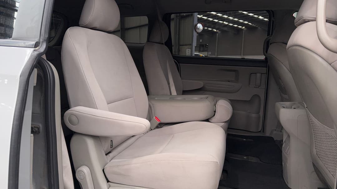 2018 Kia Carnival S, Automatic, 109077 km, Right Side Rear Door Cabin View