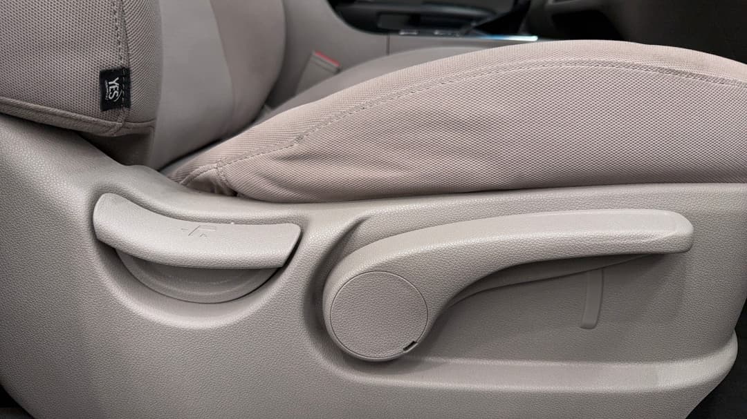 2018 Kia Carnival S, Automatic, 109077 km, Drivers Side Adjustment Panel