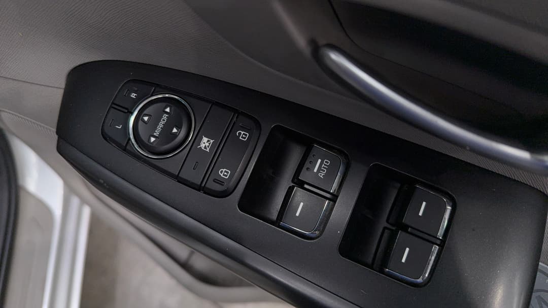 2018 Kia Carnival S, Automatic, 109077 km, Drivers Side Door Panel Controls