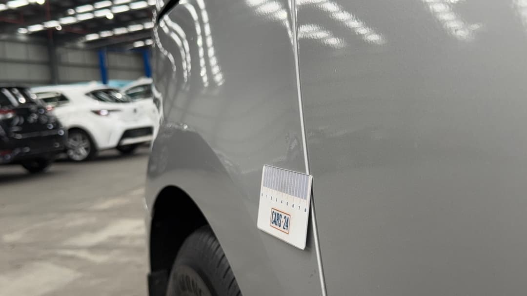 2018 Kia Carnival S, Automatic, 109077 km, Quarter Panel Rear RHS Dent