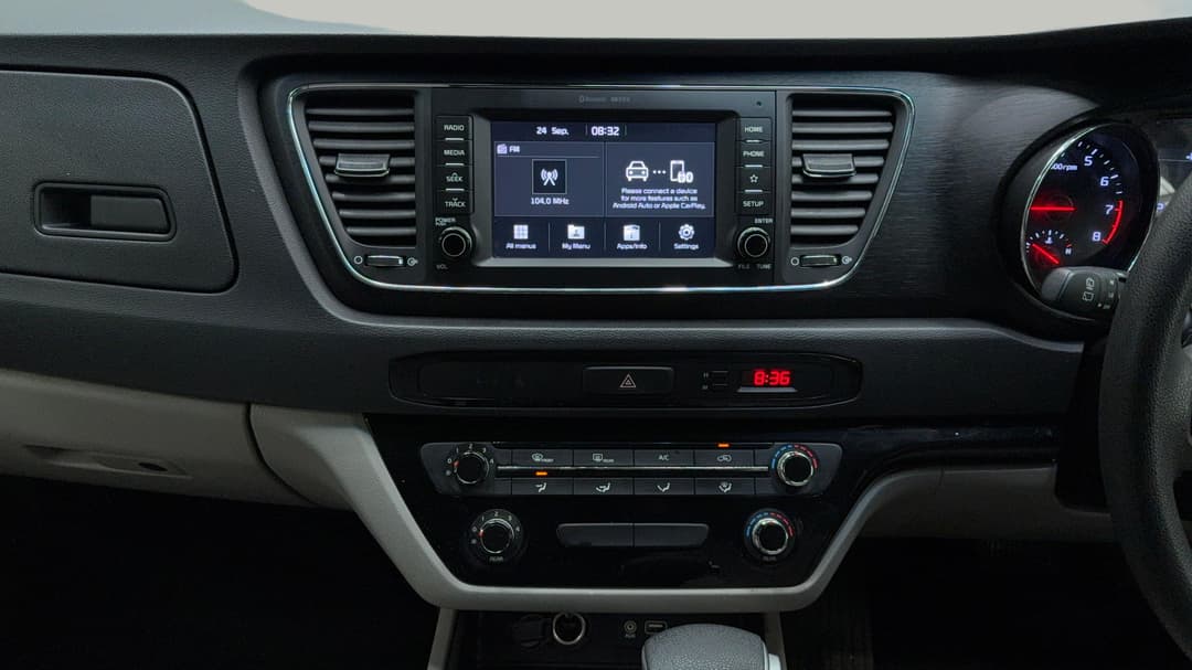2018 Kia Carnival S, Automatic, 109077 km, Center Console