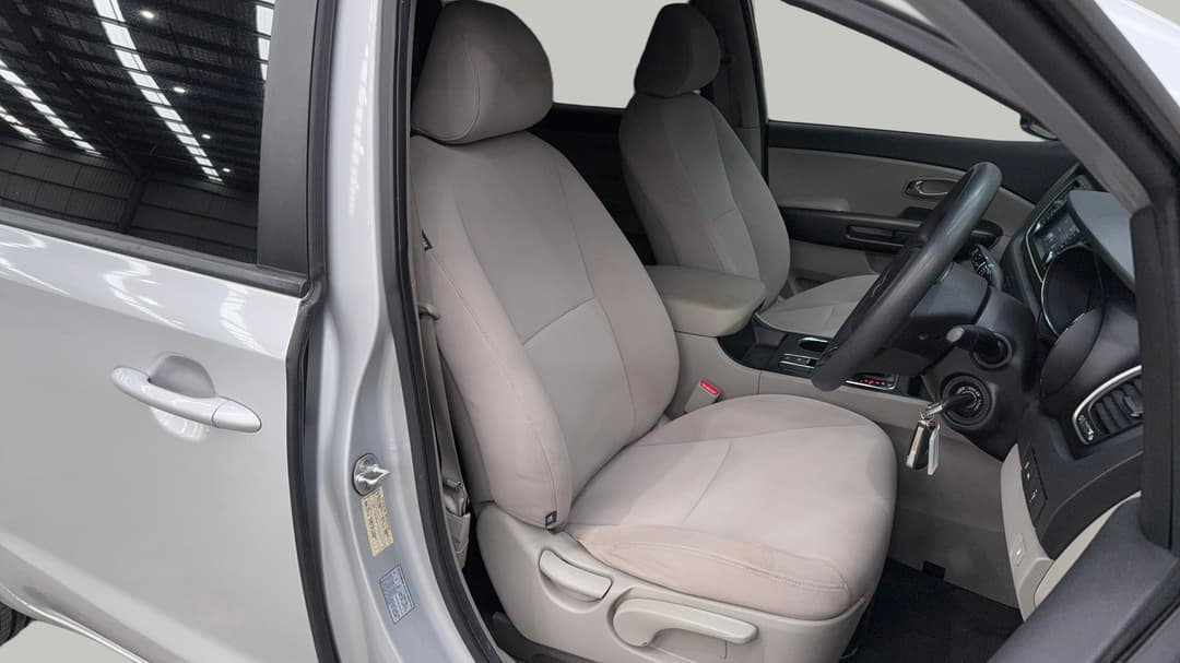 2018 Kia Carnival S, Automatic, 109077 km, Right Side Front Door Cabin View