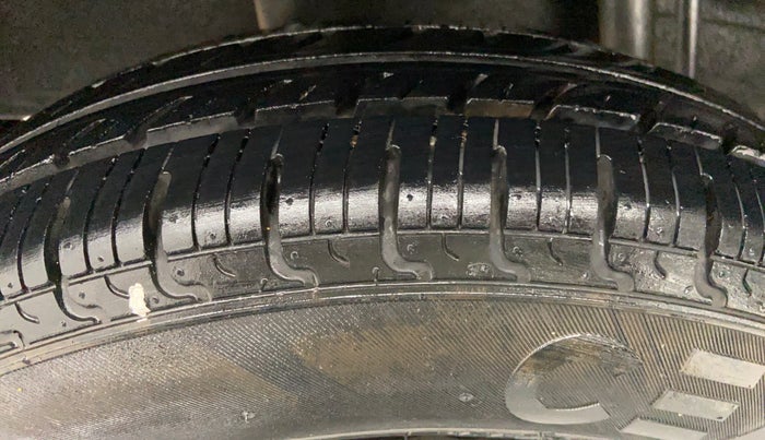 2016 Datsun Redi Go T (O), Petrol, Manual, 92,375 km, Right Rear Tyre Tread