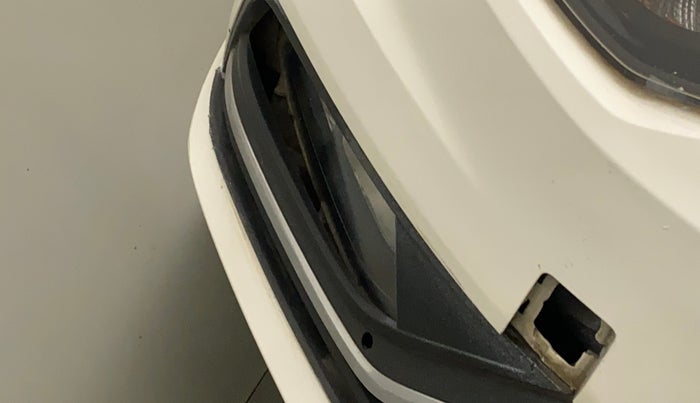 2017 Volkswagen Ameo HIGHLINE1.2L PLUS 16 ALLOY, Petrol, Manual, 47,924 km, Right fog light - Not fixed properly