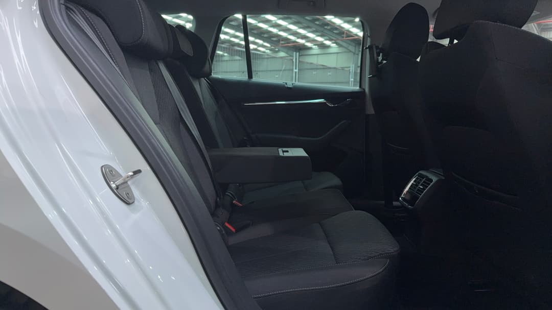 2021 SKODA Octavia 110 Tsi Style, Automatic, 105138 km, Right Side Rear Door Cabin View