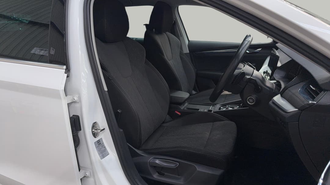2021 SKODA Octavia 110 Tsi Style, Automatic, 105138 km, Right Side Front Door Cabin View