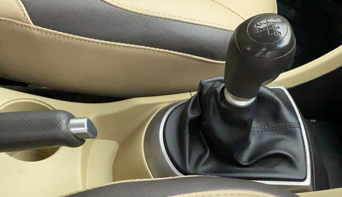 2015 Hyundai Verna FLUIDIC 4S 1.6 VTVT S, Petrol, Manual, 61,311 km, Gear Lever
