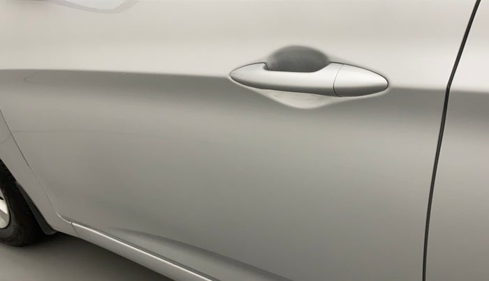 2015 Hyundai Verna FLUIDIC 4S 1.6 VTVT S, Petrol, Manual, 61,311 km, Front passenger door - Paint has faded