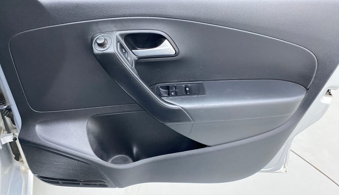 2018 Volkswagen Ameo COMFORTLINE 1.0, Petrol, Manual, 63,554 km, Driver Side Door Panels Control