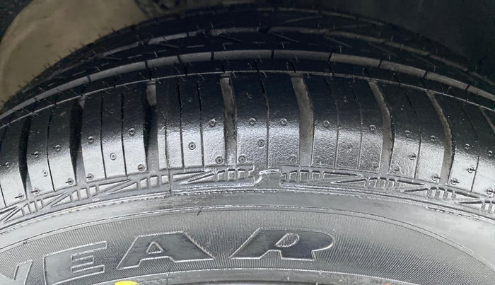 2018 Volkswagen Ameo COMFORTLINE 1.0, Petrol, Manual, 63,554 km, Right Front Tyre Tread