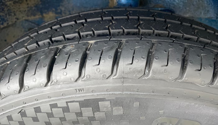 2018 Maruti Eeco 5 STR WITH AC PLUSHTR, Petrol, Manual, 43,683 km, Right Front Tyre Tread
