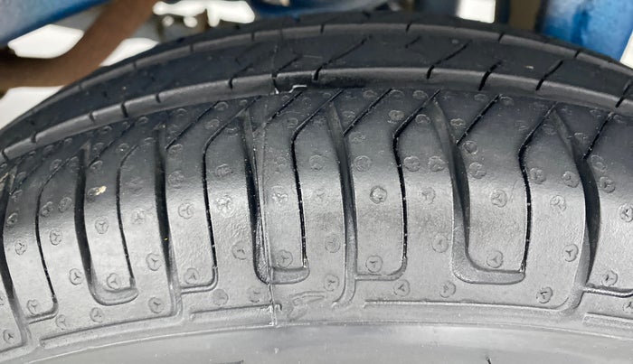 2018 Maruti Eeco 5 STR WITH AC PLUSHTR, Petrol, Manual, 43,683 km, Left Rear Tyre Tread
