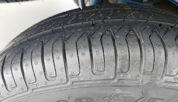 2018 Maruti Eeco 5 STR WITH AC PLUSHTR, Petrol, Manual, 43,683 km, Right Rear Tyre Tread