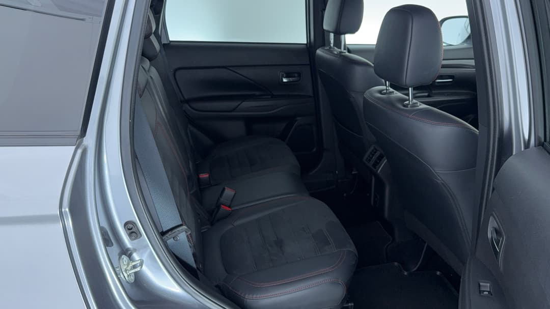 2021 Mitsubishi Outlander Black Edition 7 Seat (2WD), Automatic, 98176 km, Right Side Rear Door Cabin View