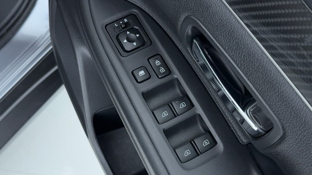 2021 Mitsubishi Outlander Black Edition 7 Seat (2WD), Automatic, 98176 km, Drivers Side Door Panel Controls