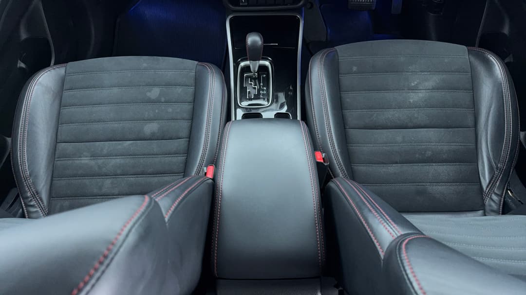 2021 Mitsubishi Outlander Black Edition 7 Seat (2WD), Automatic, 98176 km, Center Console