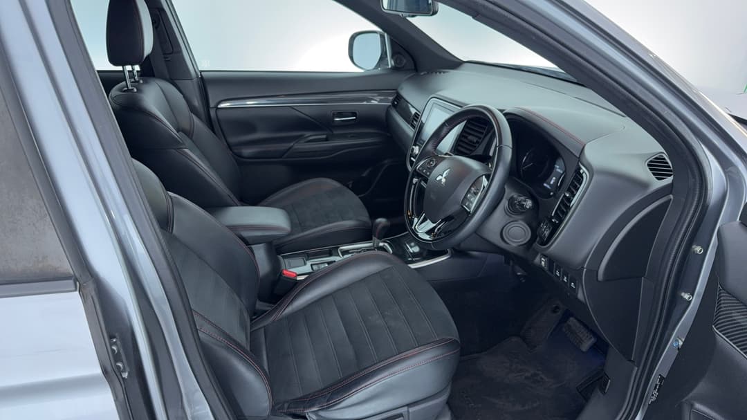 2021 Mitsubishi Outlander Black Edition 7 Seat (2WD), Automatic, 98176 km, Right Side Front Door Cabin View