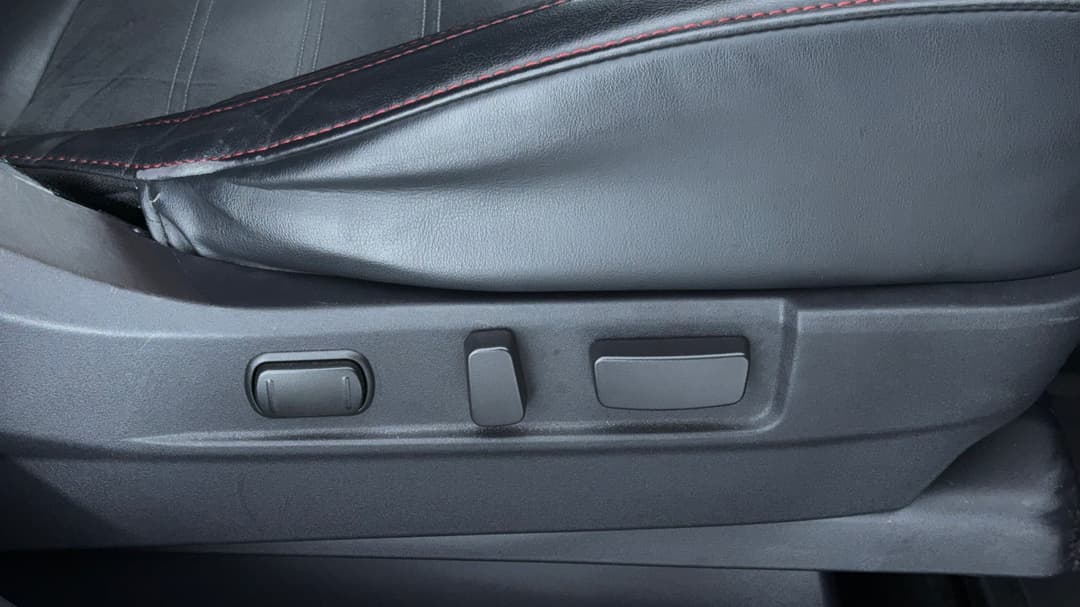 2021 Mitsubishi Outlander Black Edition 7 Seat (2WD), Automatic, 98176 km, Drivers Side Adjustment Panel