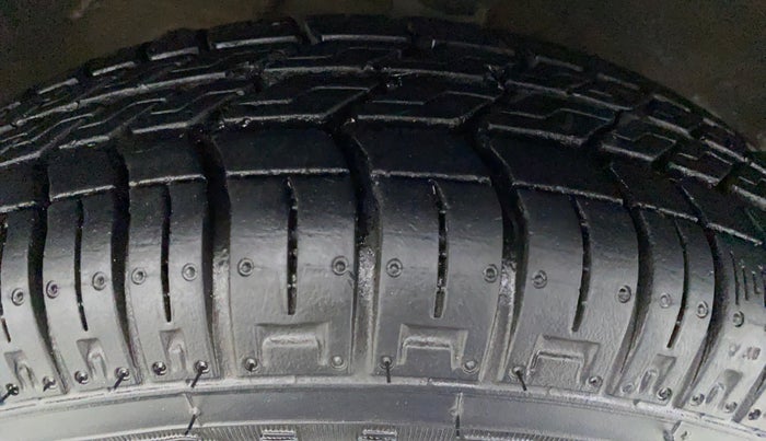 2016 Maruti Alto 800 LXI, Petrol, Manual, 25,147 km, Left Front Tyre Tread